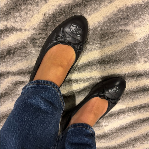Chanel flats Black Aged Calfskin Quilted Cap Toe Ballerina Flats Size 37 - Picture 10 of 12